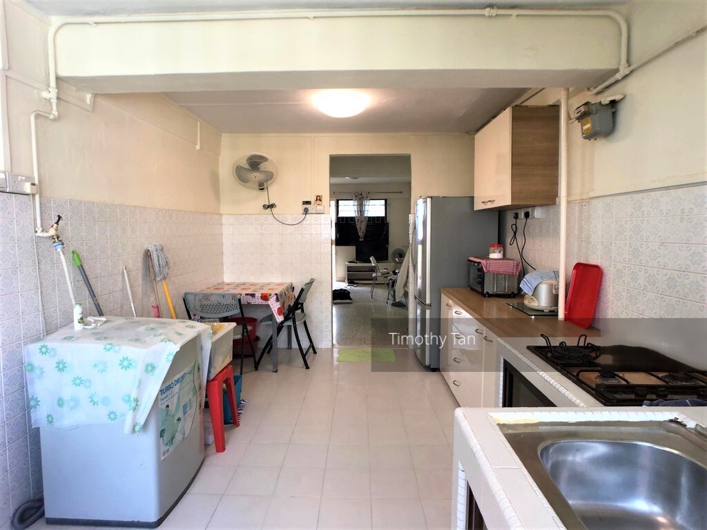 Marine Crescent thumbnail photo